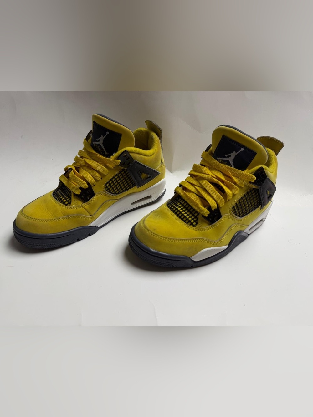 Nike Air Jordan 4 Retro "Lightning" 2021  Size 5.5 Y .